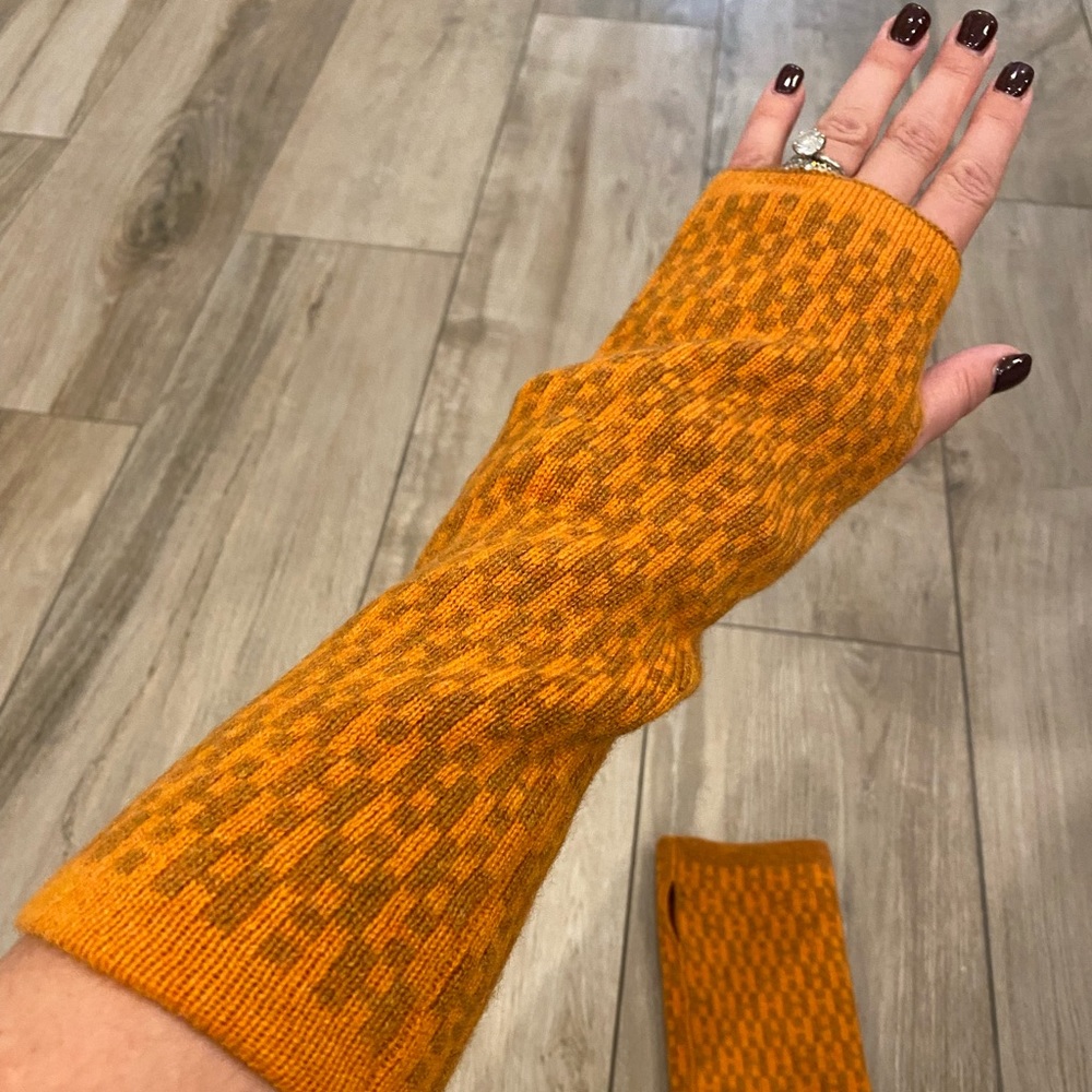 - 🚫 SOLD - Hermès Women’s Arm Warmers